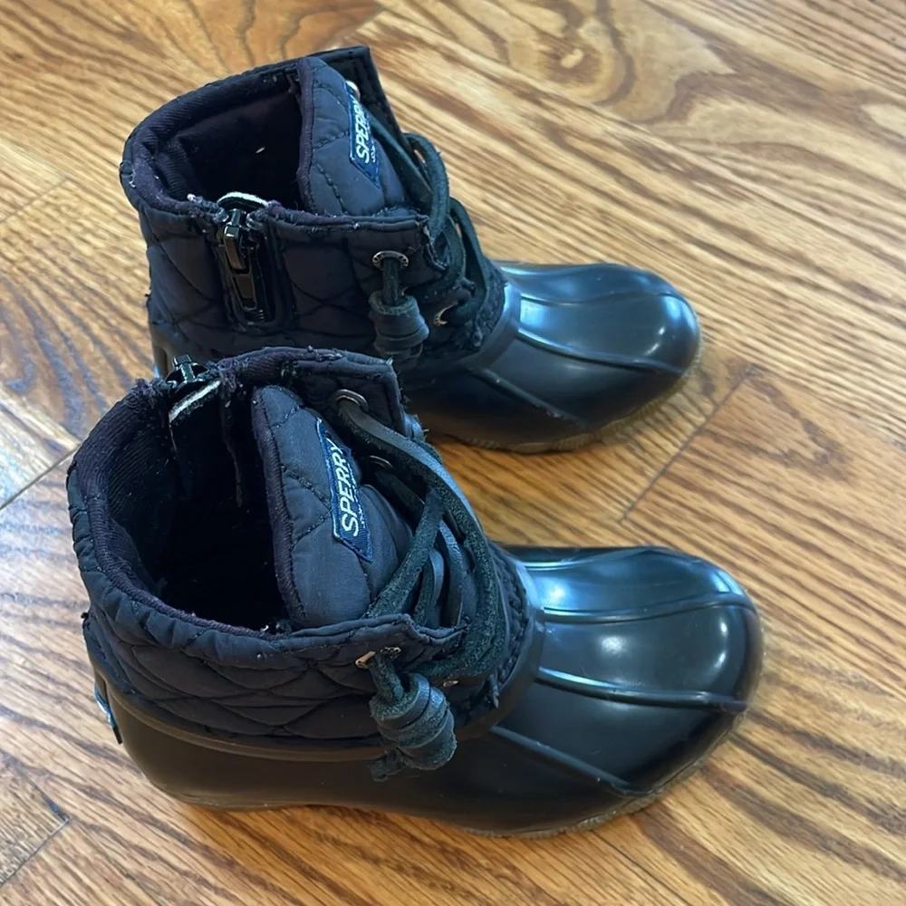 Girl’s Sperry Saltwater Nylon Quilt Duck Boots. Size 8M. Excellent Condition.